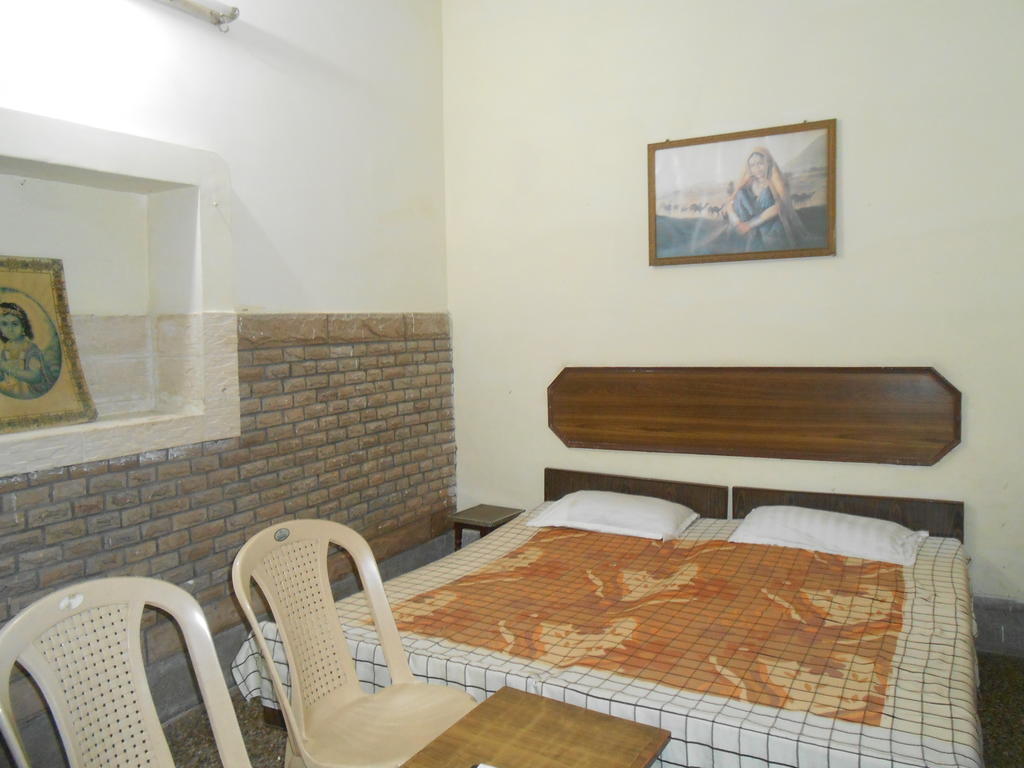 Gaurav Guest House Mathura Pokoj fotografie